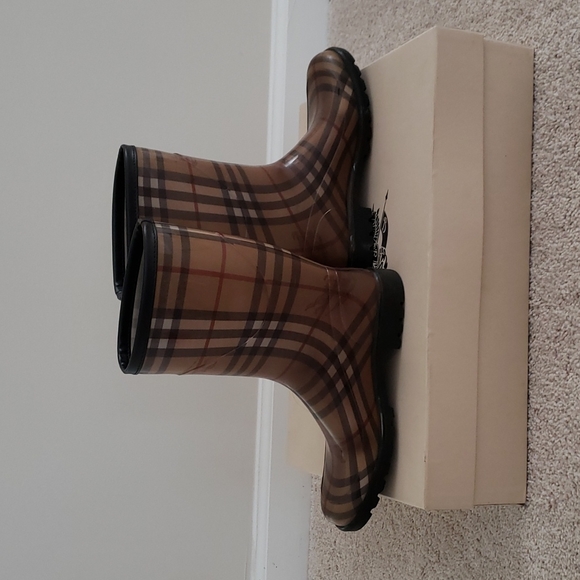 Burberry Rainboot - Picture 2 of 4